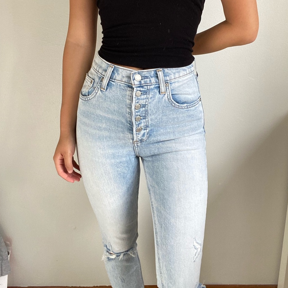 Aritzia Light-wash Skinny Jeans